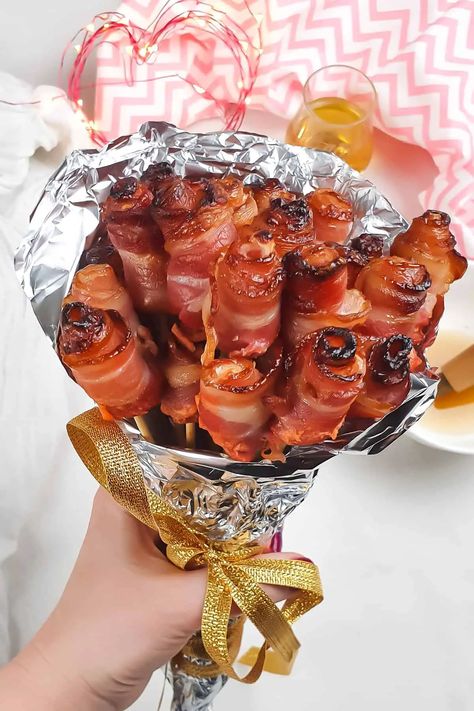 Love is in the air, and nothing says I love you like a bouquet of bacon! These Bacon Roses with a Whisky Maple Glaze are the perfect Valentine’s Day gift, Father's Day gift, or Mother's Day gift for a low carb bacon lover. Suitable for gluten-free, dairy-free, and keto diets, with a paleo and Whole30 option. Ready in less than an hour! #bacon #roses #baconroses #keto Bacon Bouquet, Bacon Roses, Homemade Bacon, Food Bouquet, Food Art For Kids, Bacon Lover, Baked Bacon, Candied Bacon, Valentines Day Food