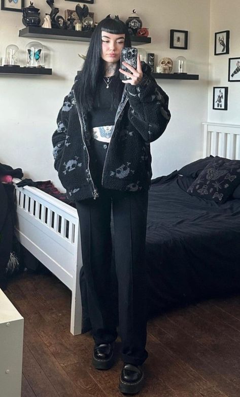 Comfy Alt Outfits Winter, Alt Airport Outfit, Comfy Witch Outfits, Causal Gothic Outfits, Mid Size Goth Fashion, Goth Airport Outfit, Casual Spooky Outfits, Goth Turtleneck Outfit, Goth Comfy Outfits