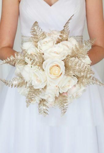 Luxury Wedding Bouquets ★ luxury wedding bouquets roses with gold leaf budget bride Thai Weaving, Winter Wedding Flowers Bouquets, Gold Wedding Bouquets, Gold Wedding Flowers, Champagne Wedding Colors, Gold Bouquet, Canada Wedding, Gold Wedding Inspiration, Blue Wedding Bouquet