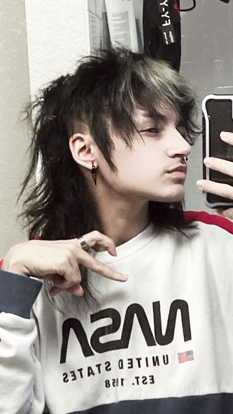 Metal Hairstyles, Punk Mullet, Mullet Haircut, Hair Inspiration Short, Punk Hair, Alternative Hair, Mullet Hairstyle, Hair Clothes, Dye My Hair