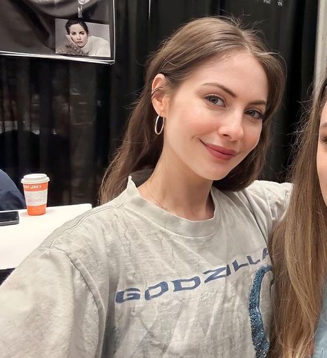 Willa Holland, Thea Queen, Half Blood, Clean Face, Old People, Fav Celebs, Woman Crush, Look Alike, Face Claims