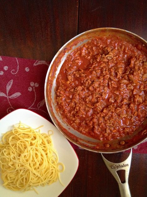 Hot Chicken Recipe, Spicy Spaghetti, Italian Meat Sauce, Gf Pasta, Spicy Pizza, Spicy Pasta, Spaghetti Meat Sauce, Meat Sauce Recipes, Vegetable Noodles