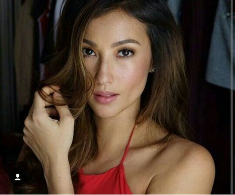 Solenn Heusaff as Maddie Solenn Heusaff, Eyebrows Design, Solenn Heussaff, Shape Eyebrows, Eyebrow Styles, Bushy Eyebrows, Eyebrow Design, Classic Makeup, Best Eyebrow Products