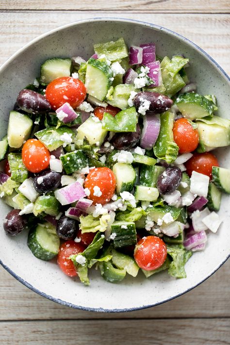 The best Greek salad with fresh tomatoes, cucumbers, red onions, green peppers, romaine lettuce, olives and feta cheese tossed in a lemon vinaigrette. | aheadofthyme.com #greeksalad #thebestgreeksalad #easysalad #mediterraneansalad #salad #greeksaladdressing #howtomakegreeksalad #saladrecipe #freshrecipes Resep Salad, Greek Salad Recipes, Resep Diet, Ambrosia Salad, Simple Meals, Best Salad Recipes, Lemon Vinaigrette, Green Peppers, Lettuce Salad