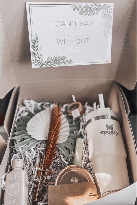 Cute way to propose to your bridesmaid with stuff they will actually enjoy. #stanleycup #bridesmaid #wedding #bohowedding Re Proposal Ideas, Gifts To Give Your Bridesmaids, Bridesmaids Gifts Will You Be My, Asking For Bridesmaids Ideas, Bridesmaid Gifts Boho, Diy Bridesmaid Boxes Ideas, Wedding Bridesmaids Invitation, Unique Bridesmaid Box Ideas, Bridesmaid Proposal Simple Diy