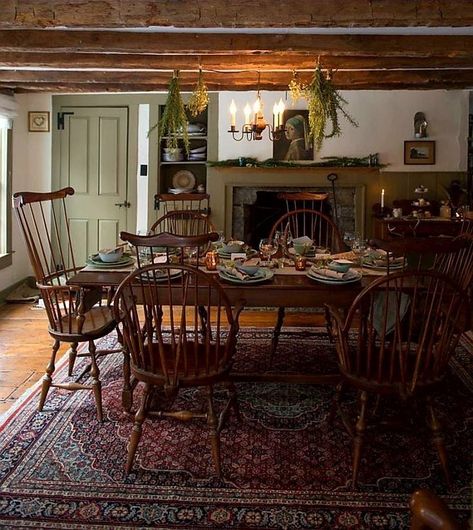 English country style dining room. Colonial Dining Room, Country Style Dining Room, Primitive Dining Room, Primitive Dining Rooms, Colonial Interior, English Country Decor, Country Dining, Primitive Homes, English Country Style