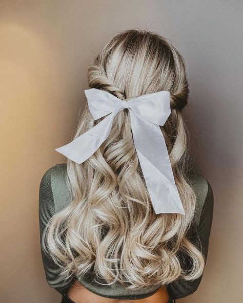 White Hair Bow Bride, Bride Hair With Bow, Wedding Hair With Bow Veil, Wedding Hairstyles With Bow, Wedding Hair With Bow, Cute Hairstyles With A Bow, Hair With Bows Hairstyles, Blonde Wedding Hairstyles, Hair With Bow