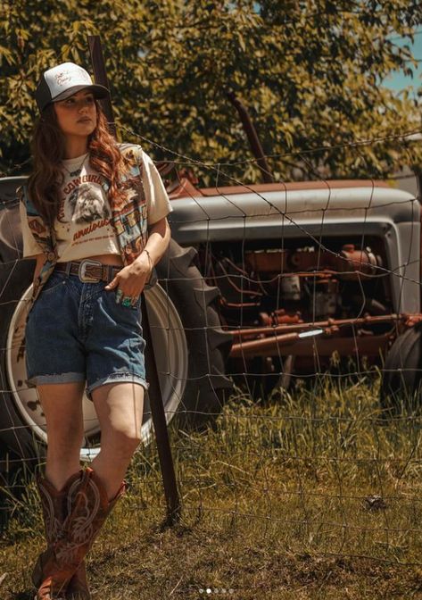 #Western #westernfashion #photography #Westernphotography Tomboy Cowgirl, 90s Country Outfit, 90s Western Fashion, Ananya Core, 80s Country, 90s Western, 90s Country, Western Photography, Cowgirl Costume