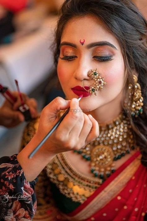 Bridal Photoshoot Poses, Beauty Parlour Makeup, Bridal Makeup Pictures, Kitchen Countertop Cabinet, Wallpaper For Home Wall, Bridal Shots, Indian Bride Makeup, Countertop Cabinet, Sticker Wallpaper