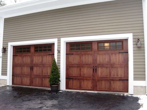 8+ Fancy Aluminum Garage Doors That Look Like Wood Photos -  -  #aluminumgaragedoorsthatlooklikewood #howtomakealuminumgaragedoorlooklikewood #paintingaluminumgaragedoorstolooklikewood Check more at https://woodcarving101.com/8-fancy-aluminum-garage-doors-that-look-like-wood-photos/ Fiberglass Garage Doors, Faux Wood Garage Door, Carriage House Garage Doors, Garage Door House, Craftsman Garage Door, Carriage Garage Doors, Garage Door Windows, Wooden Garage Doors, Custom Garage Doors