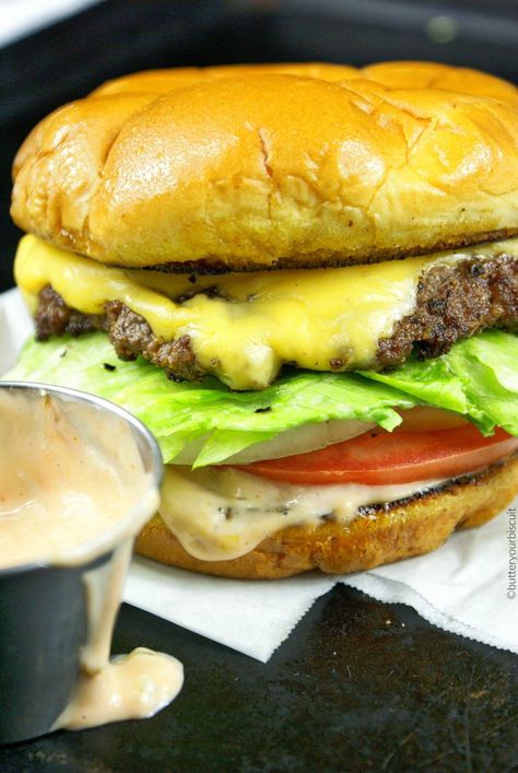 Butter Burger Recipe, Butter Burger, In And Out Burger, In N Out Burger, Cheeseburger Recipe, Vegan Cheesecake Recipe, Biscuit Sandwich, In-n-out Burger, In N Out