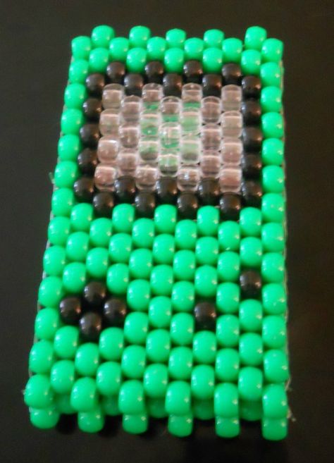 3d Kandi Patterns, Kandi Tie Tutorial, 3d Kandi, Kandi Gameboy, Kandi Gameboy Pattern, Gir Kandi Pattern, 3d Cuff Kandi, Diy Kandi, Rubber Band Bracelet