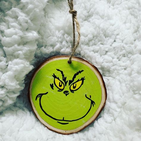 The Grinch Wood Ornament Size Varies From 3.5-4 Diy Ornament Wood Slice, Wooden Round Ornaments Wood Slices Diy, Grinch Pattern Printable, Grinch Face Ornament, Grinch Clothespin Wreath, Paint Wooden Christmas Ornaments, Wood Ornaments Painting, Slice Wood Crafts, Harry Potter Wood Slice Ornaments