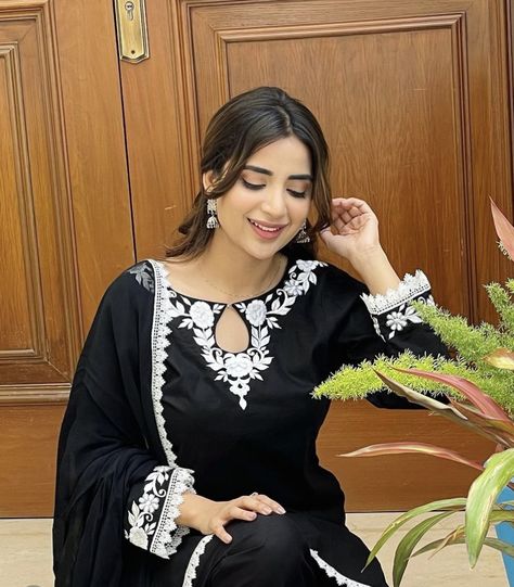 Saboor Aly Dresses, Casual Winter Dresses, Woman Black Dress, Saboor Aly, Afghani Clothes, Beautiful Black Dress, Dresses Traditional, Beautiful Black Dresses, Woman Dresses