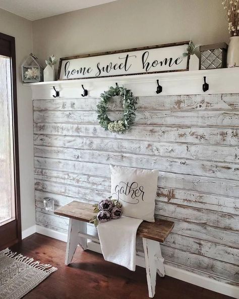 Entryway Farmhouse, Breezeway Ideas, Koti Diy, Farmhouse Living Room Decor Ideas, Cottage Shabby Chic, Rustic Country Home, Decor Ikea, Drop Zone, Farmhouse Decor Living Room