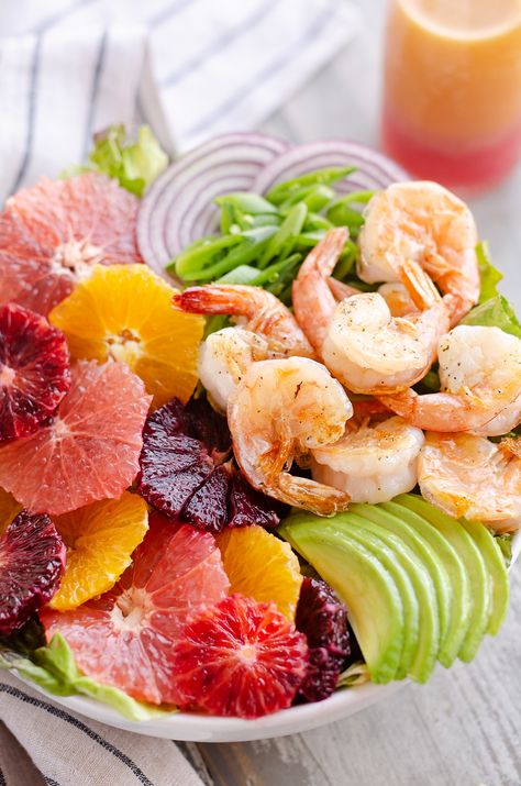 Citrus Shrimp Salad is a healthy dinner recipe loaded with fresh citrus, avocado and vegetables with a light citrus vinaigrette for a delicious meal! #WinterFruit #Shrimp #Salad Shrimp Salad Healthy, Colourful Salad, Citrus Shrimp, Citrus Recipes, Healthy Dinner Recipe, Citrus Vinaigrette, Salads Recipes, Dinner Tray, Salad Salad