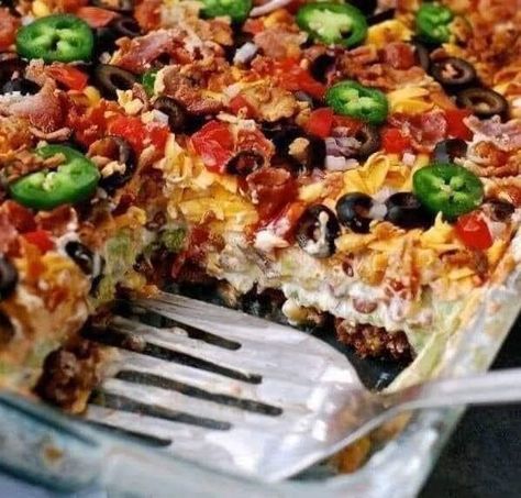 Ina Garten 🥧🍜 | Layered Taco Salad Layered Taco Salad, Layered Taco Salads, Salad Taco, Layered Taco, Delicious Low Carb Recipes, Taco Salads, Taco Salad Recipes, Layered Salad, Taco Salad