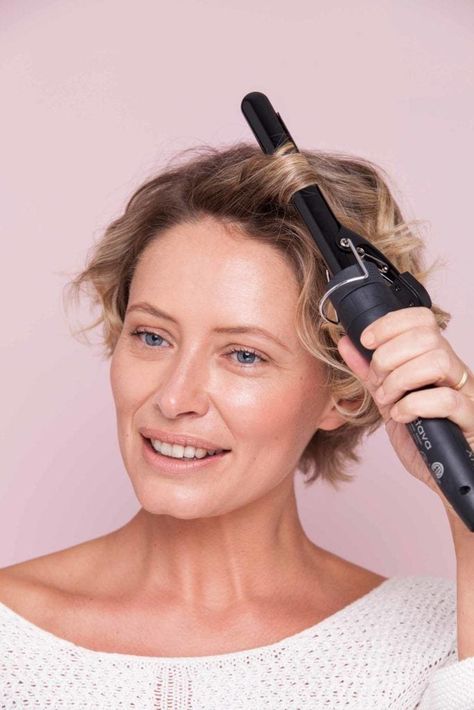 Curling Iron Short Hair, Iron Hairstyles, Curl Short Hair, Short Hair Waves, Curling Hair, Short Hairstyles Fine, Blonde Short, Curling Iron Hairstyles, How To Curl Short Hair