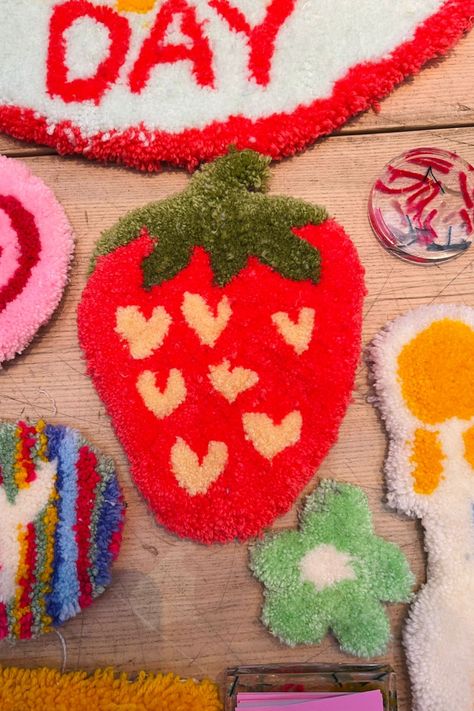 Strawberry Rug, Tufting Workshop, Strawberry Items, Cute Interior, Rug Wall Hanging, Rug Ideas, Rug Wall, Friend Girlfriend, Textile Arts