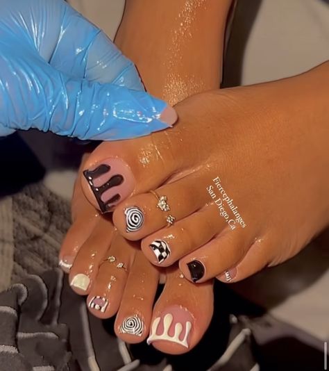 Summer Nail And Toe Ideas, Short Glam Nails Designs, Simple Toe Nails Designs, Checkered Toe Nails, Matching Nails And Toes Fall, Halloween Pedicure Ideas Toes Toenails, Toe Design Ideas, Yellow Nails And Toes, Finger And Toe Nail Combo