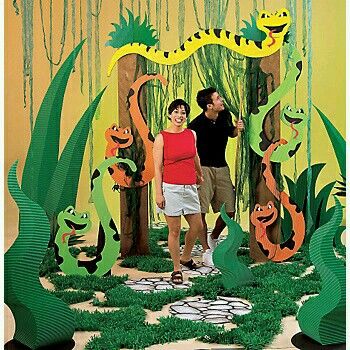 Jungle photobooth Weird Animals Vbs, Snake Birthday, Snake Party, Jungle Theme Classroom, Reptile Party, Jungle Decorations, Snake In The Grass, Jungle Theme Parties, Deco Jungle