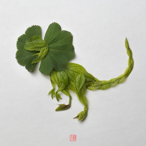 Jurassic Nature: Botanical Assemblages by Raku Inoue Recreate Dinosaurs in Leafy Layers | Colossal Raku Inoue, Art Teaching, Colossal Art, Leaf Crafts, Modern Crafts, Visual Culture, Paper Crane, Nature Crafts, Leaf Art