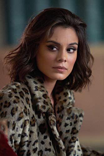 Nat Kelley, Dynasty Outfits, Nathalie Kelley, Becca Cosmetics, Tom Ford Beauty, Intelligent Women, Dior Beauty, Lipstick Queen, Medium Length Hair Cuts