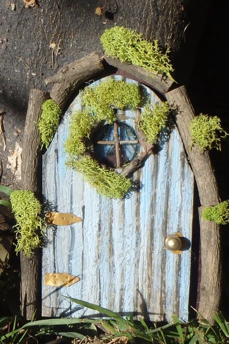 Diy Fairy Houses How To Make, Doors For Fairy Houses, Diy Fairy Door How To Make, Fairy Garden Doors For Trees, Fairy House Doors Diy, Fairy Doors On Trees Diy, Gnome Door On Tree, Fairy House From Tree Stump, Fairy Doors On Trees Diy How To Make