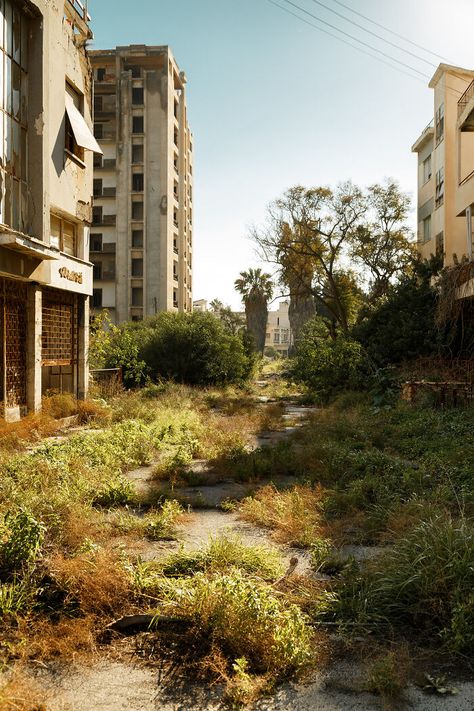 I Photograph The Largest Ghost Town In The World "Famagusta-Varosha" Ghost Town Aesthetic, Abandoned Cities Ghost Towns, Western Ghost Town, Abandoned World, Abandoned Towns, Eerie Photos, Abandoned City, Ghost City, Abandoned Town