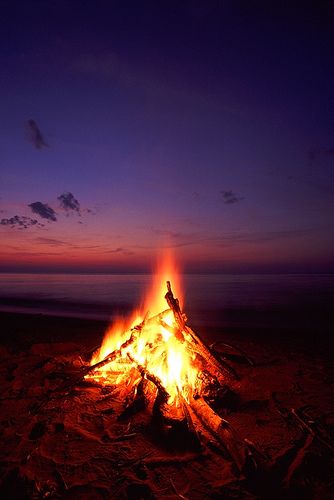 Beach Fire, Retro Camping, Beach At Night, Fire Photography, Beach Bonfire, Beltane, Beach Camping, Lake Superior, Land Scape