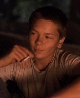 River Phoenix as Chris Chambers in "Stand by Me", 1986 Chris Stand By Me, Chris Chambers Stand By Me, River Phoenix Stand By Me, Wyatt Core, Stand By Me Film, Mid90s Aesthetic, Chris Chambers, Corey Haim, 80s Men