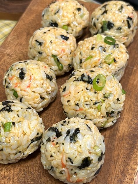 Delicious Crab Rice Balls - heyinspace Crab Rice Balls, Crab Rice, Crab Sticks, Cooked Salmon, Crab Stick, Canned Tuna, Cooking White Rice, Asian Inspiration, Easy Lunch Recipes