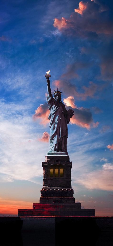 Statue Of Liberty Wallpaper, Liberty Wallpaper, Iphone Background Vintage, America Flag Wallpaper, American Wallpaper, Blue Roses Wallpaper, Phone Wallpapers Vintage, Church Aesthetic, New York Wallpaper