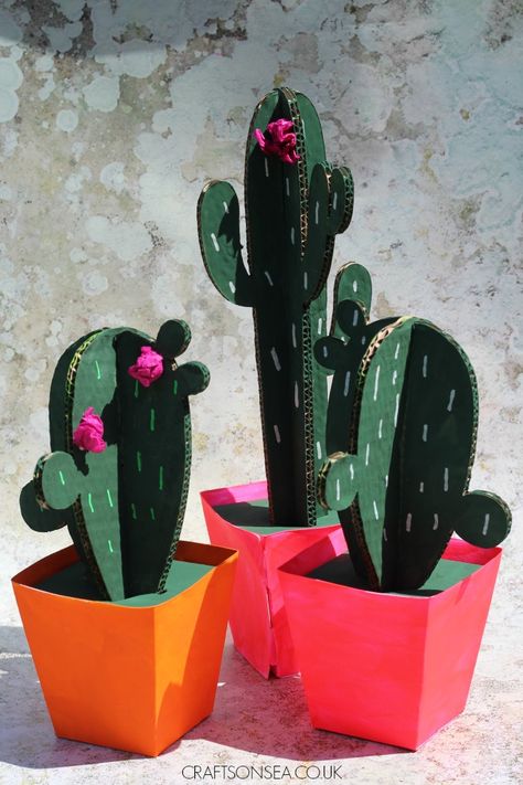 CACTUS CRAFT DIY #cactus #diy #diyproject #cardboard #summerstyle Cardboard Cactus, Den Mrtvých, Diy Karton, Carton Diy, Wooden Creations, Paper Cactus, Cactus Craft, Cardboard Letters, Cardboard Crafts Diy