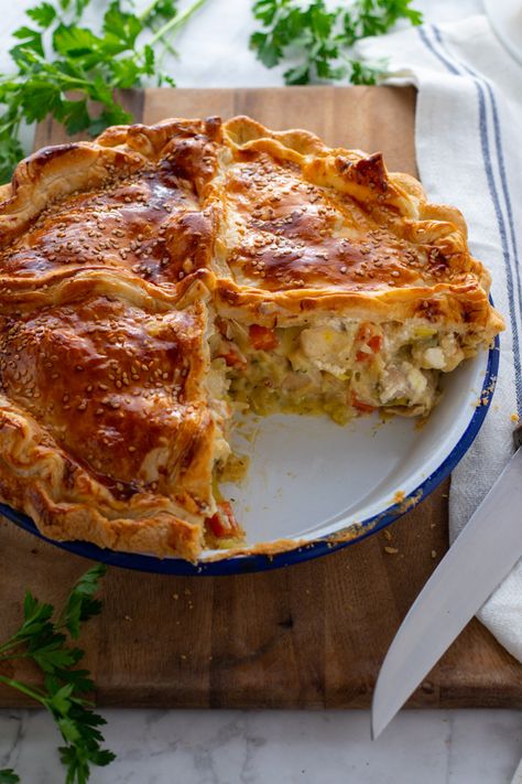 Creamy Chicken Pie Recipe, Creamy Chicken Pie, Chicken Bread, Chicken Pie Recipe, Pie Day, Chicken Pie, Chicken Pot Pie Recipes, Pie Crust Recipes, Meat Pie