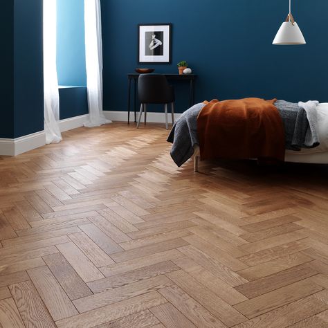 How to choose the best bedroom flooring | Real Homes Oak Flooring Bedroom, Woodpecker Flooring, Bedroom Wooden Floor, Oak Parquet Flooring, Wood Floor Design, Wood Parquet Flooring, Parquet Floor, Natural Wood Flooring, Flooring Design