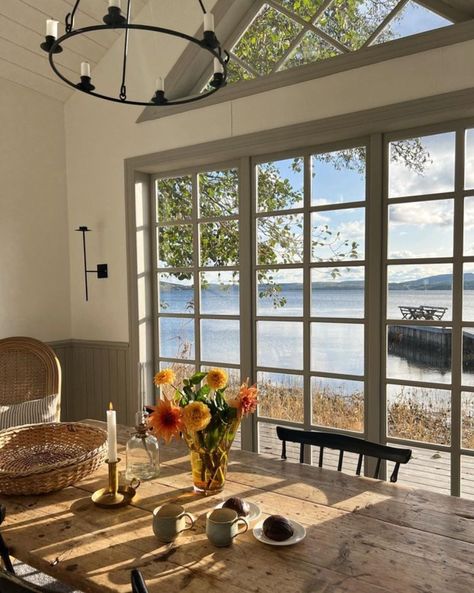 my scandinavian home: Maria's House By The Sea on Sweden's Breathtaking High Coast French Scandinavian Interior, Swedish Lake House, Swedish House Interior, Scandinavian Summer House, Swedish Summer House, Swedish Country House, Swedish Countryside, Swedish Houses, Summer House Interiors