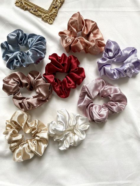 Scrunchies Photography, Diy Hair Scrunchies, Estilo Indie, Satin Scrunchies, Cute Headbands, Elastic Hair Ties, Fall Accessories, Twist Headband, Diy Hair Accessories