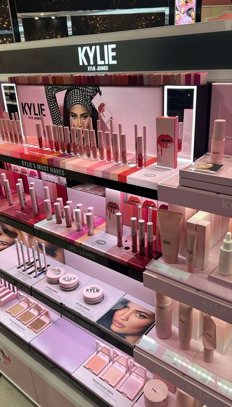 Kyle Cosmetics, Kylie Jenner Photos, Kyle Jenner, Kylie Lips, Kylie Jenner Lipstick, Kylie Jenner Makeup, Brand Ideas, King Kylie, 17th Birthday