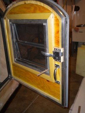 IDEA FOR SEALING A DOOR Diy Rv Door, Teardrop Camper For Sale, Teardrop Trailer Camping, Teardrop Trailer Plans, Building A Teardrop Trailer, Teardrop Camper Plans, Mini Caravan, Pop Up Truck Campers, Small Camper Trailers