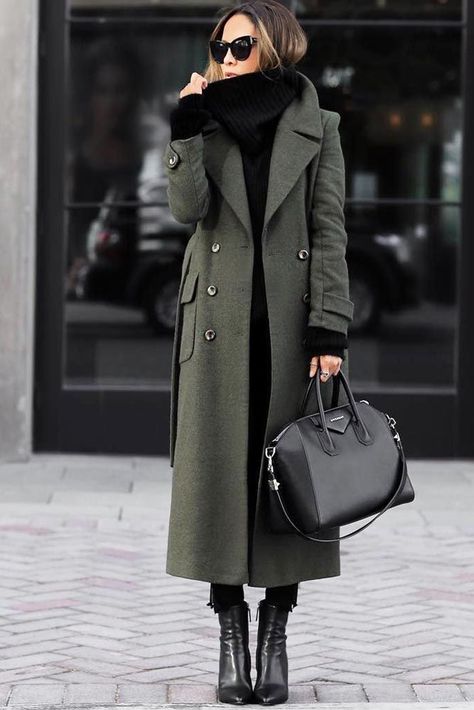 How to Choose the Best Winter Coats for Women ★ Newest Winter Coats Designs picture 1 ★ See more: http://glaminati.com/choose-winter-coats-for-women/ #style #fashion #coat #wintercoat #women'swintercoats Long Green Coat, Fall Fashion Coats, Green Trench Coat, Best Winter Coats, Fashion Curvy, Coat Women Fashion, Coat Outfit, Women Overcoat, Black Knit Sweater