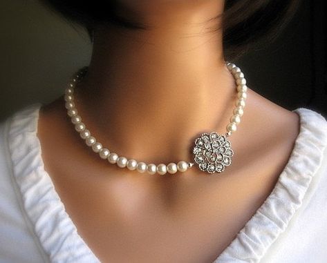 ladies wear pearls Wedding Pearls, Ivory Pearl Necklace, Dainty Diamond Necklace, Pearl Necklace Wedding, Cream Wedding, Diamond Necklaces, Diamond Solitaire Necklace, Necklace Wedding, Bezel Set Diamond