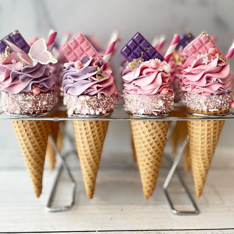 Waffle Cone Cupcakes, Sugar Cones Ideas, Cake Cones Cupcakes, Cone Cakes, Cake Cone, Cake Cones, Heart Cake Pops, Ice Cream Cake Pops, Cone Dessert