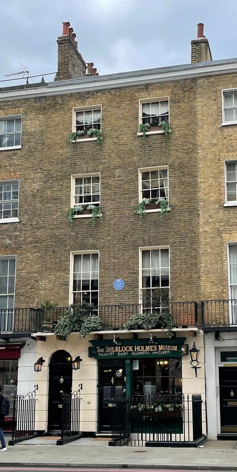 Baker Street (London) - All You Need to Know BEFORE You Go Baker Street London, Baker Street 221b, City Houses, Future Aesthetic, London Attractions, 221b Baker Street, Baker Street, City House, Sherlock Holmes