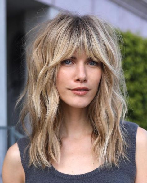 Trendy We Fryzurach, Shoulder Length Blonde, Fall Blonde Hair, Medium Layered Hair, Stylish Haircuts, Wolf Cut, How To Style Bangs, Shag Haircut, Trending Haircuts