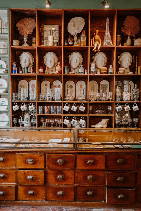 Curiosity Shop Aesthetic, Anthropology Store, Sailor Aesthetic, Vintage Shop Display, Gift Shop Displays, Shop In Paris, Fancy Shop, Shop Displays, Cute Shop