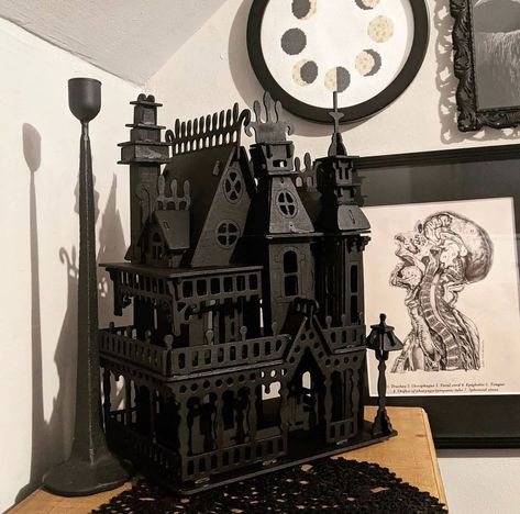 Gothic Dollhouse!🙌🏰 Where were these when we were little!?🖤 📷 wheretheshallowsbreak Goth Dollhouse, Gothic Homeware, Gothic Dollhouse, Gothic Dolls, Halloween Icons, House Miniature, Goth Aesthetic, Gothic Home Decor, Gothic House