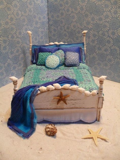 Coastal Dollhouse, Mermaid Dollhouse, Beach Dollhouse, High Room Ideas, Mouse Mansion, Miniature Bedroom, Mermaid Barbie, Miniature Stuff, Dollhouse Bedroom