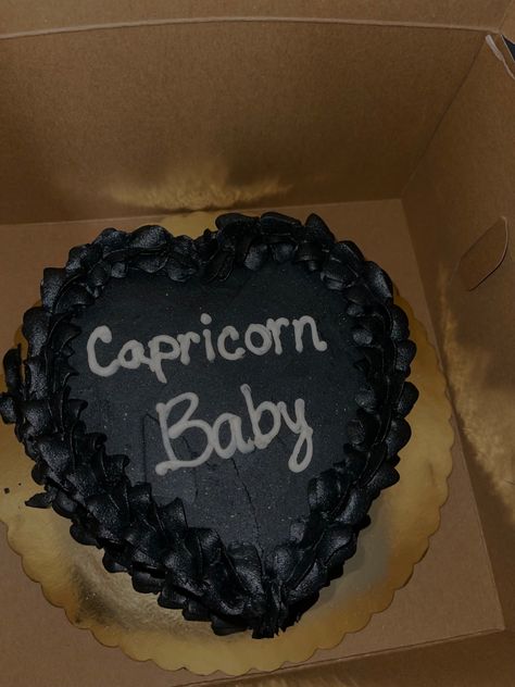 Capricorn Season Cake, Heart Cake Gemini, Capricorn Cake Aesthetic, Capricorn Baby Cake, Capricorn Cake Ideas, Taurus Birthday Party, Capricorn Birthday Cake, Birthday Cake Creative, Aesthetic Cake Ideas