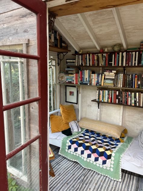 Garden Shed Library, Day Bed Library, Library With Bed, Garden Library Shed, Day Bed Aesthetic, Shed In Garden, Day Bed Living Room Ideas, She Shed Library, Shed Library